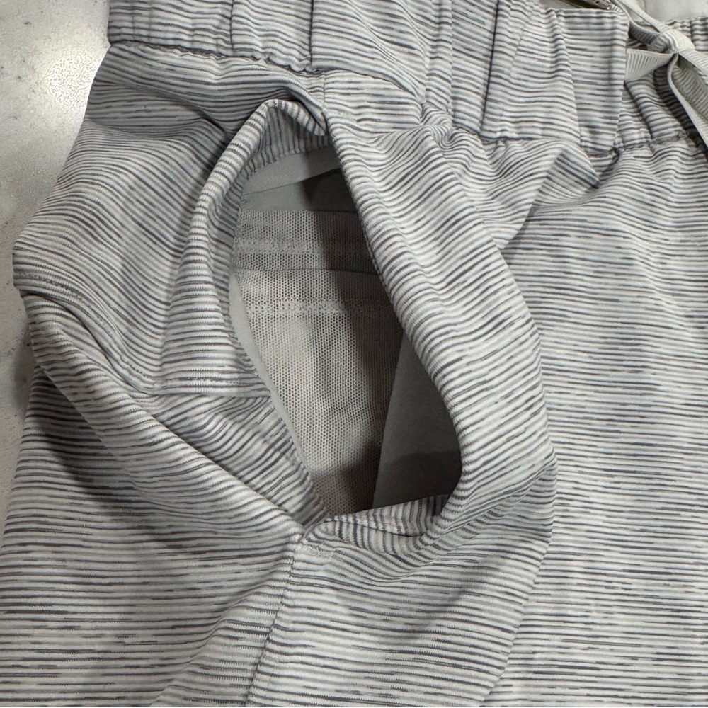 LULULEMON On The Fly Women's Space Dye Gray Shorts Pockets Gym Workout Casual - Picture 7 of 14